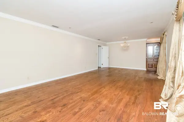 230 Cache Cir, Chickasaw, AL 36611