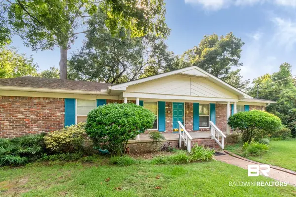 230 Cache Cir, Chickasaw, AL 36611