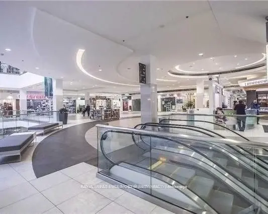 7181 Yonge St #117,, Markham, ON L3T 0C7