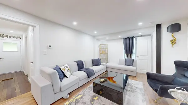 64 Machell Ave, Aurora, ON L4G 2R7