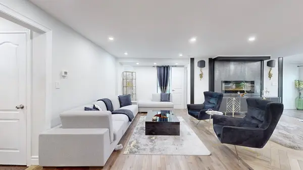 64 Machell Ave, Aurora, ON L4G 2R7