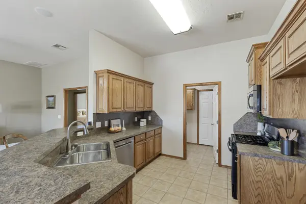 609 SW 164th Ter, Oklahoma City, OK 73170-7712