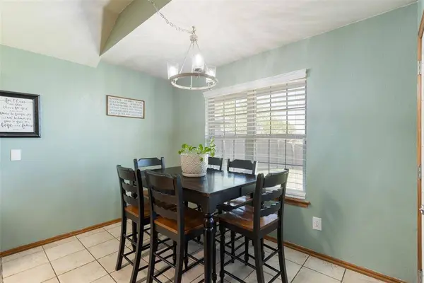 1713 SE 17th ST, Moore, OK 73160