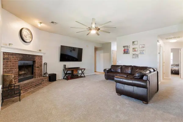 1713 SE 17th ST, Moore, OK 73160