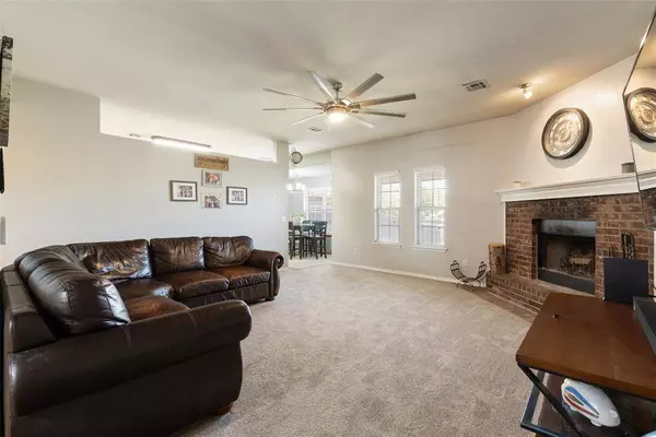 1713 SE 17th ST, Moore, OK 73160