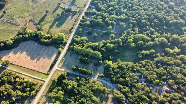 000 S Moccasin Trail RD, Meeker, OK 74855