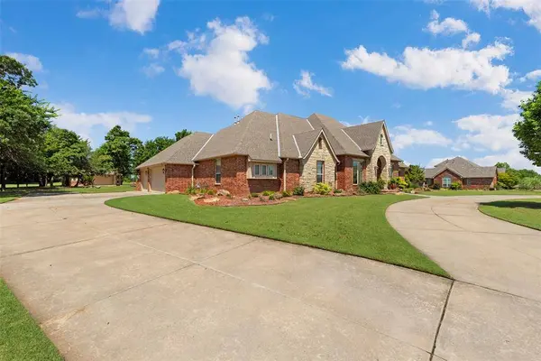 227 Quail Hollow WAY, Choctaw, OK 73020