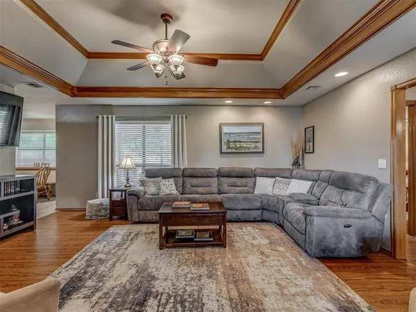 413 Summer Oaks DR, Blanchard, OK 73010