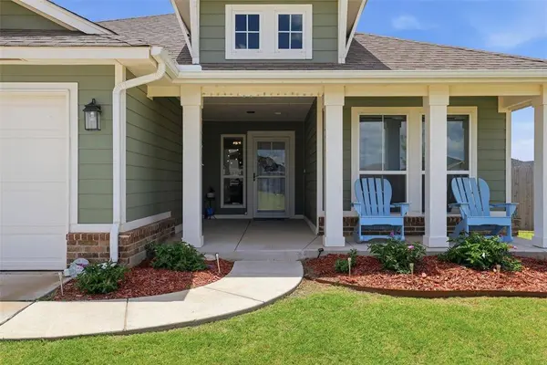 300 Isabella DR, Blanchard, OK 73010