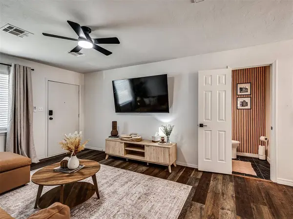 1301 E Brooks ST, Norman, OK 73071