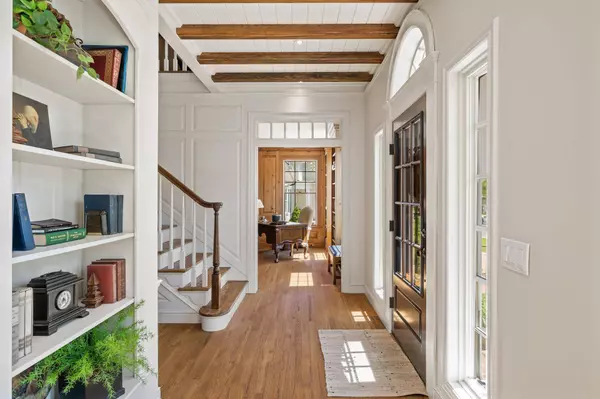 831 Hidden Meadow TRL, Eagan, MN 55123