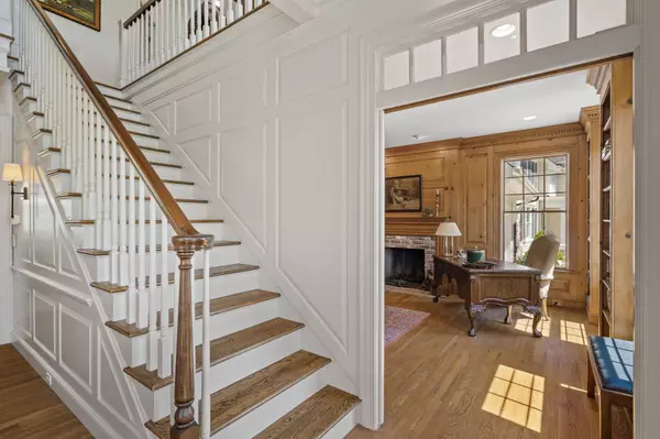 831 Hidden Meadow TRL, Eagan, MN 55123