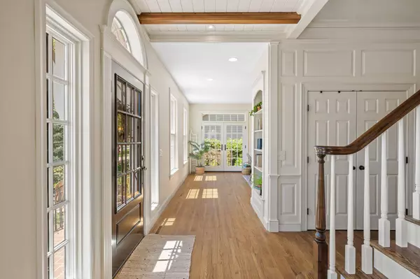 831 Hidden Meadow TRL, Eagan, MN 55123