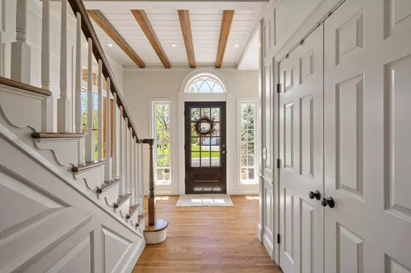 831 Hidden Meadow TRL, Eagan, MN 55123