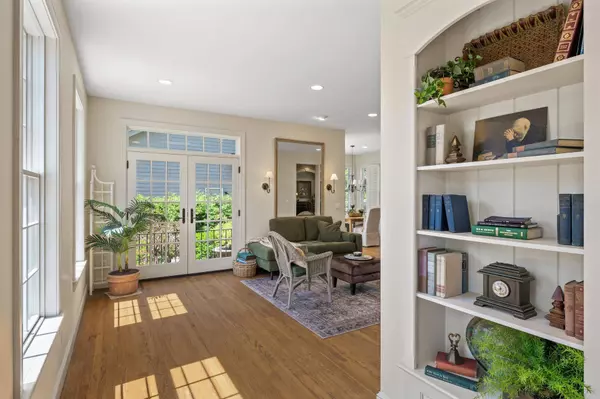 831 Hidden Meadow TRL, Eagan, MN 55123