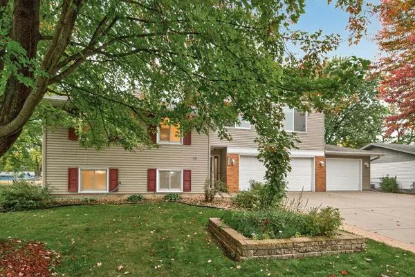 834 Fireside DR, Apple Valley, MN 55124