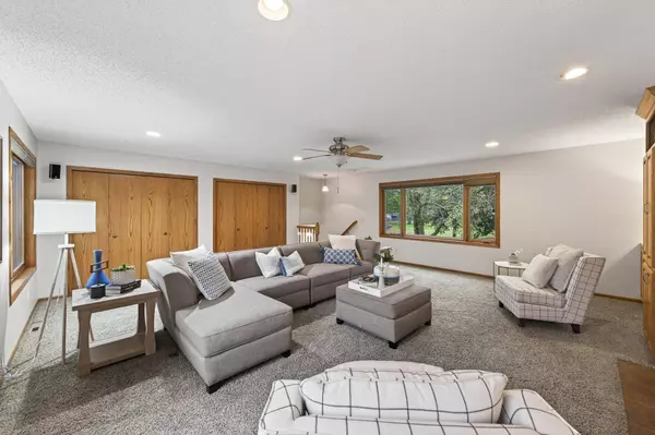 834 Fireside DR, Apple Valley, MN 55124