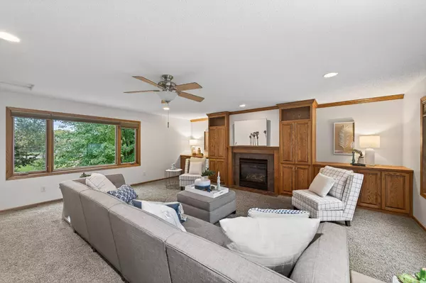 834 Fireside DR, Apple Valley, MN 55124