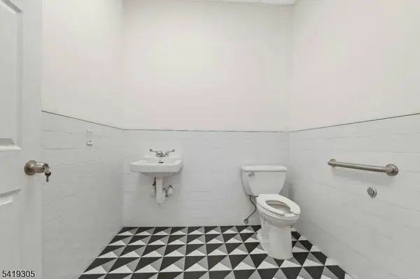 48 Commerce St, Newark City, NJ 07102