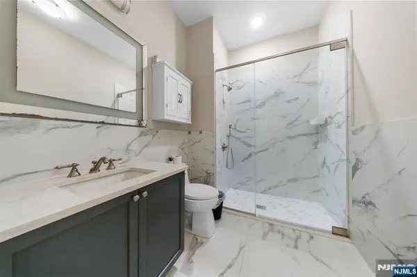 3 Somerset LN #x307, Edgewater, NJ 07020