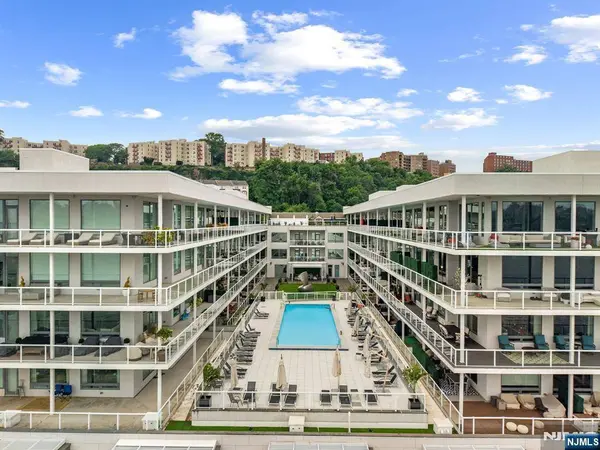 3 Somerset LN #x307, Edgewater, NJ 07020