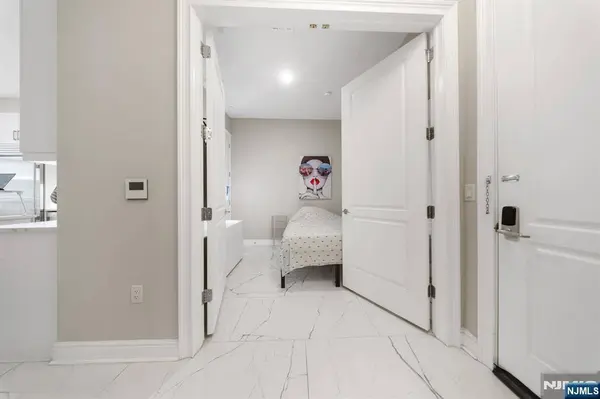 3 Somerset #307, Edgewater, NJ 07020