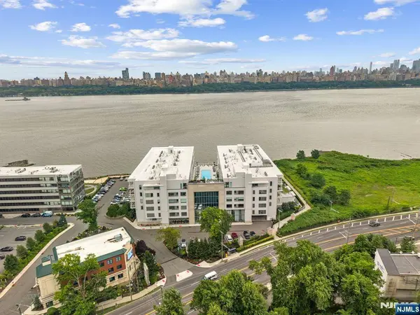 3 Somerset #307, Edgewater, NJ 07020