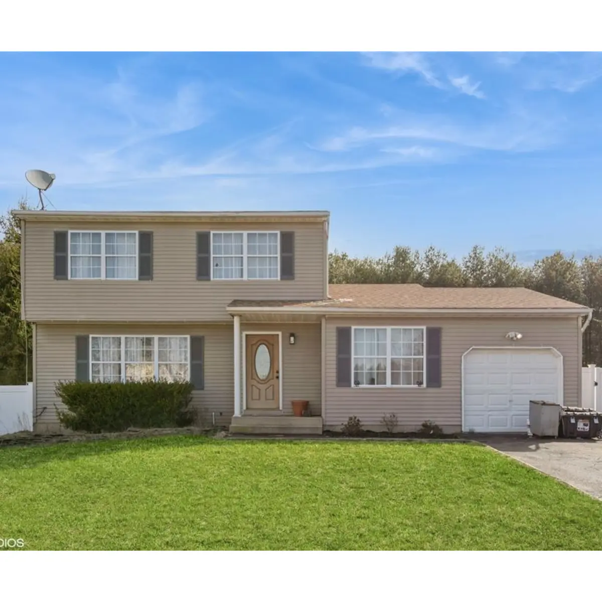 33 Sundown Drive, Bellport, York 11713