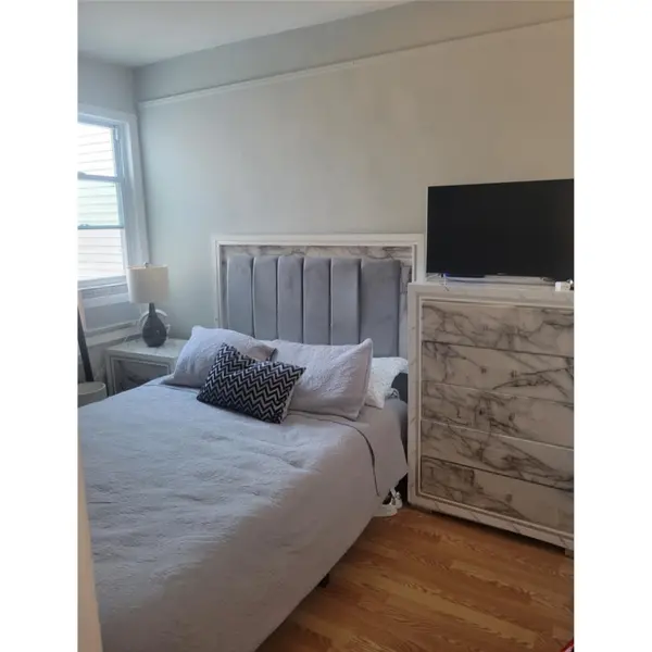 32-51 110th St, New York, NY 11369