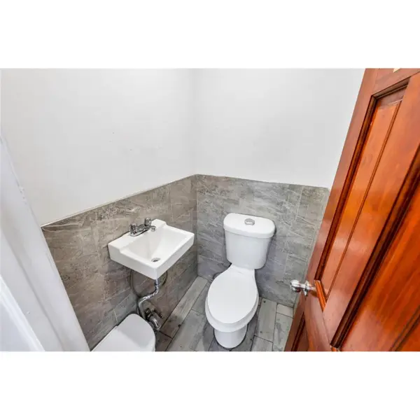 91-08 43rd Ave, New York, NY 11373