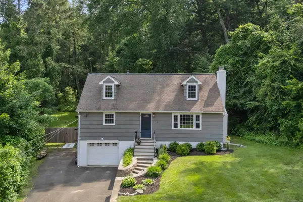 25 Hillside Circle, Brookfield, CT 06804