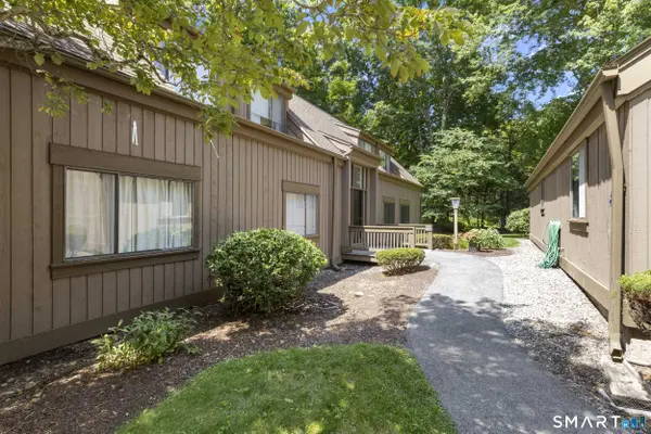 590 Heritage Village #E, Southbury, CT 06488