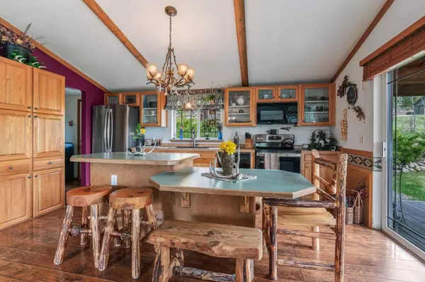 22515 E Vanetta Ave, Newman Lake, WA 99025