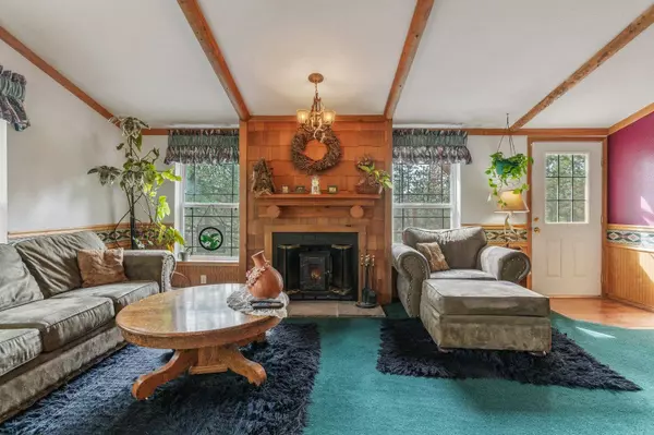 22515 E Vanetta Ave, Newman Lake, WA 99025