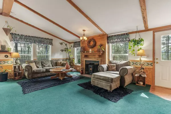 22515 E Vanetta Ave, Newman Lake, WA 99025