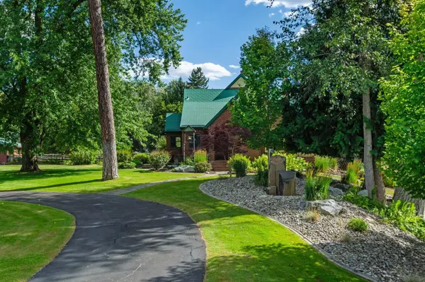 15612 N Little Spokane Dr, Spokane, WA 99208