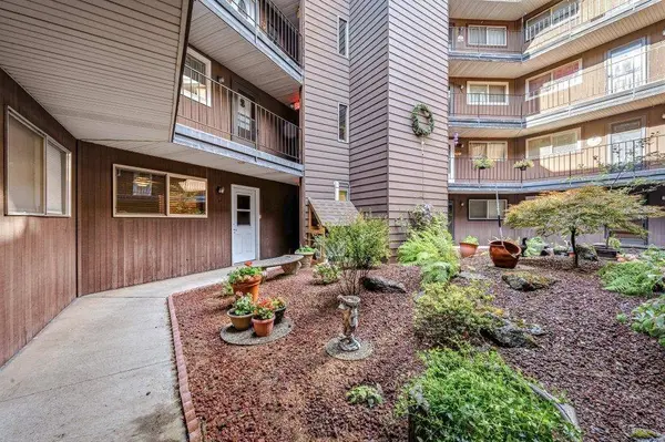 9020 N Country Homes Blvd #6, Spokane, WA 99218