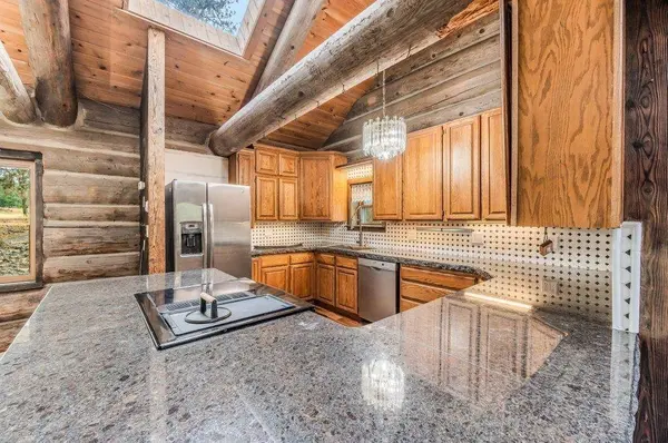 6386 W Whitmore Hill Rd, Deer Park, WA 99006