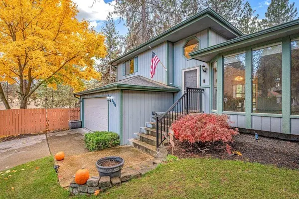8311 N Greenwood Ct, Spokane, WA 99208