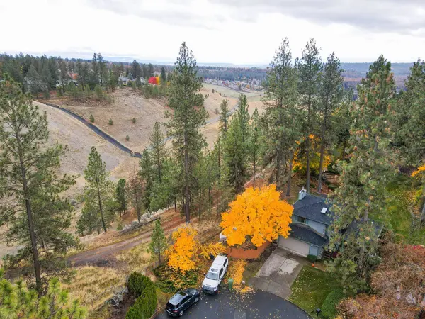 8311 N Greenwood Ct, Spokane, WA 99208