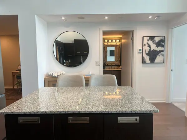 2 Fieldway RD #803, Toronto W08, ON M8Z 3L2