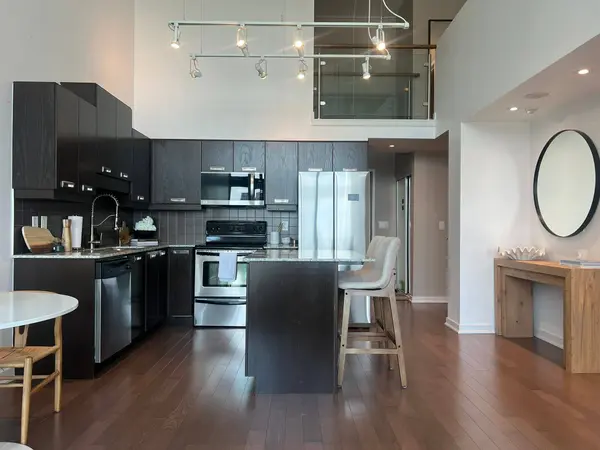 2 Fieldway RD #803, Toronto W08, ON M8Z 3L2