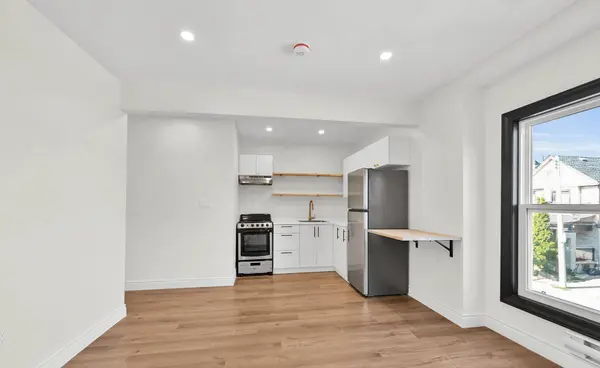68 Kinrade AVE, Hamilton, ON L8L 6L6