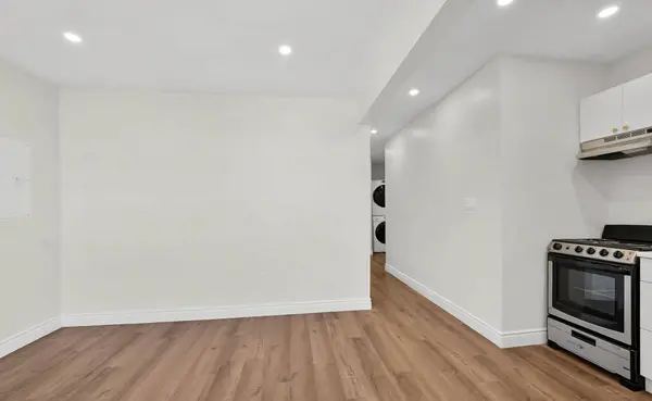 68 Kinrade AVE, Hamilton, ON L8L 6L6