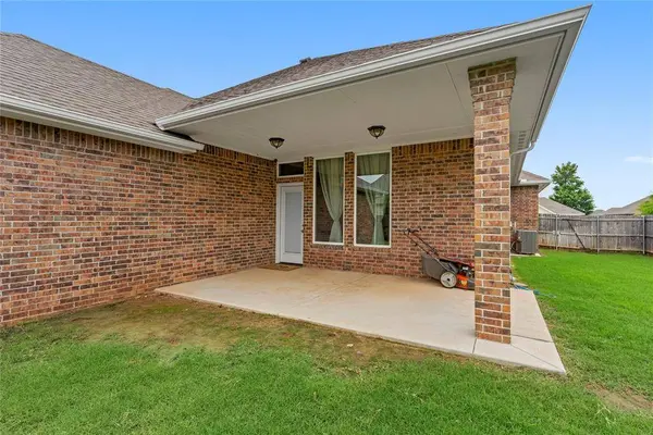 12101 SW 46th ST, Mustang, OK 73064