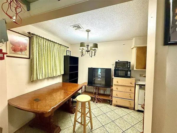 7700 NW 31st ST, Bethany, OK 73008