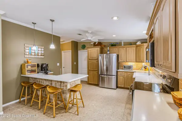 859 Tamarind CIR, Barefoot Bay, FL 32976