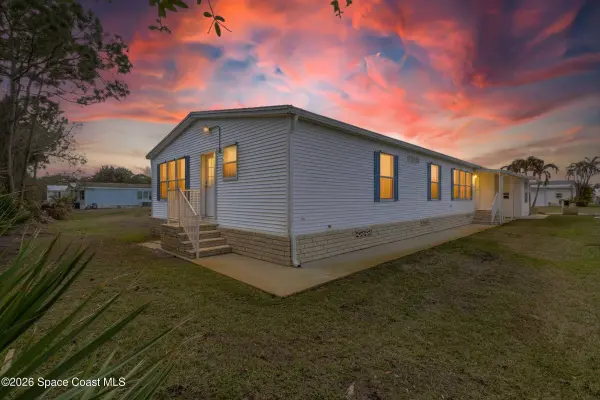 859 Tamarind CIR, Barefoot Bay, FL 32976