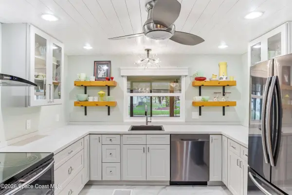 1427 Barefoot CIR, Barefoot Bay, FL 32976