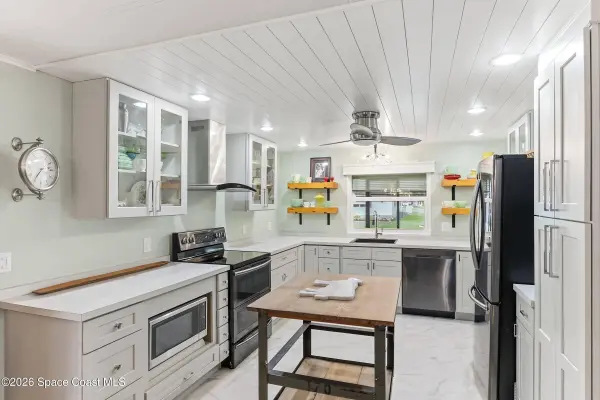 1427 Barefoot CIR, Barefoot Bay, FL 32976